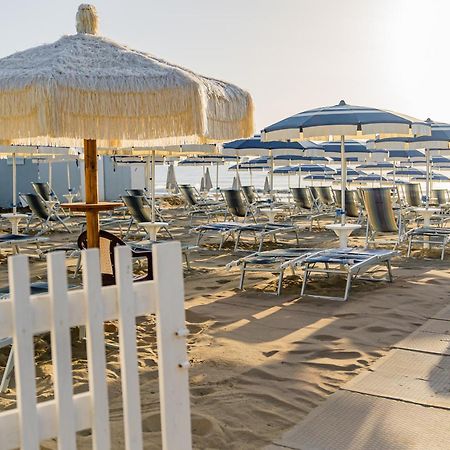 Hotel Joli Алба Адриатика Екстериор снимка