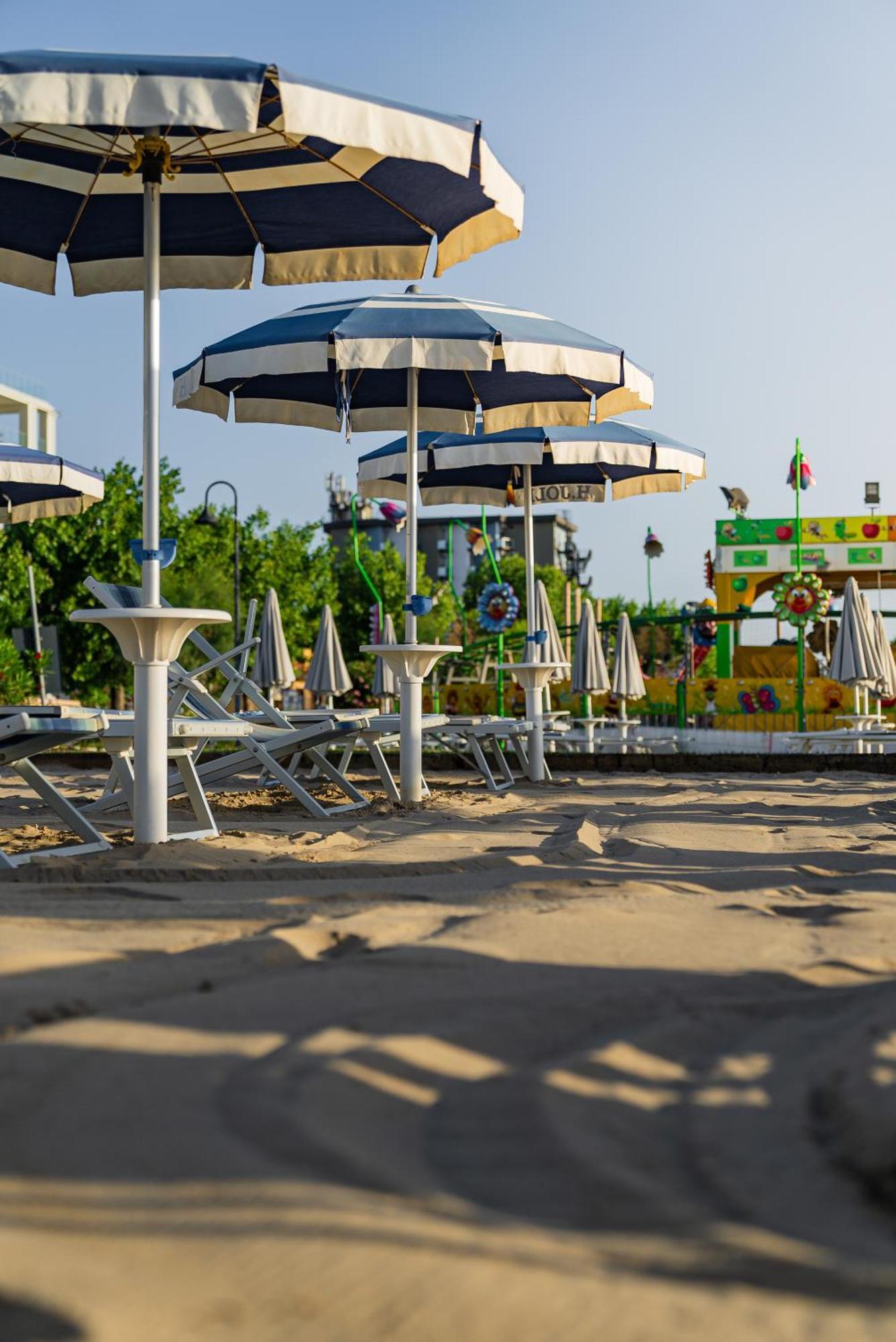 Hotel Joli Алба Адриатика Екстериор снимка